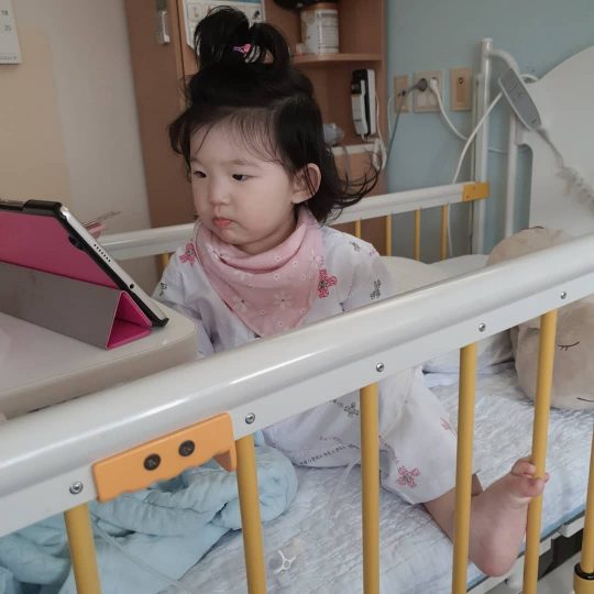 '서프라이즈 배우' 박재현, '심장병 투병' 딸과 밝은 미소... "아프지 마"