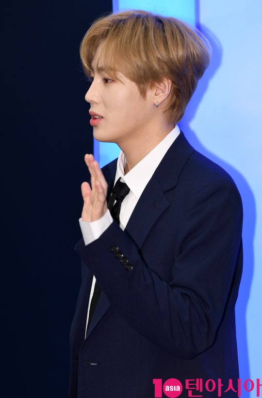 가수 하성운이 17일 오후 서울 반포동 파미에스테이션에서 열린 비오템 NEW 라이프 플랑크톤™ 엘릭시어 안티-에이징 세럼 론칭 행사에 참석하고 있다.