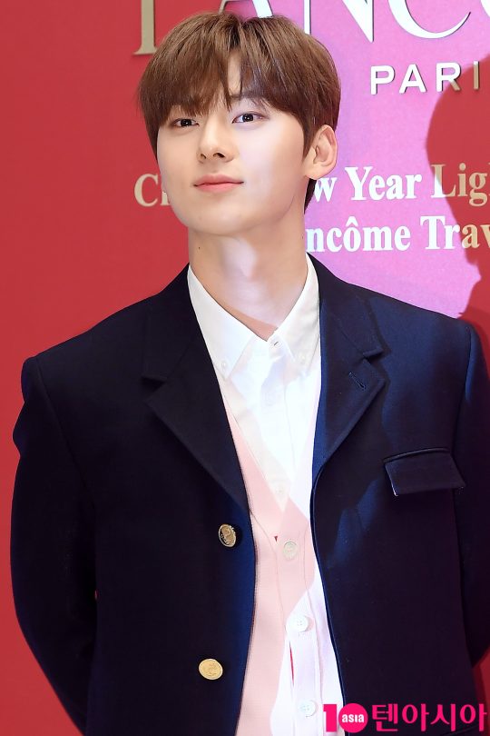 뉴이스트 황민현