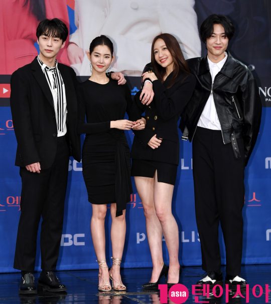 배인혁,황승언,안희연(하니),이종원(왼쪽부터)이 20일 오후 서울 상암동 MBC 골든마우스홀에서 열린 MBC 새 드라마 ‘엑스엑스(XX)’ 제작발표회에 참석하고 있다.