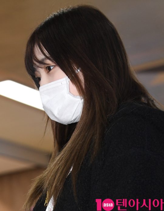 걸그룹 아이즈원 멤버 야부키 나코가 21일 오후 일본 개인일정을 마치고 김포국제공항을 통해 입국하고 있다.