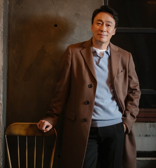 영화 ‘미스터 주: 사라진 VIP’와 ‘남산의 부장들’ 개봉을 앞둔 배우 이성민./ 사진=플래닛