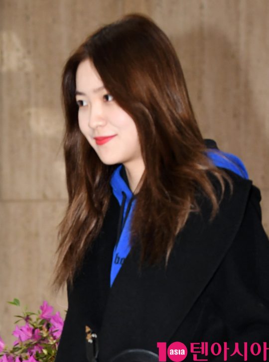 걸그룹 레드벨벳(웬디, 아이린, 슬기, 조이, 예리) 예리가 24일 오후 아레나 투어 인 재팬-라 루즈 콘서트를 마치고 김포국제공항을 통해 입국하고 있다.