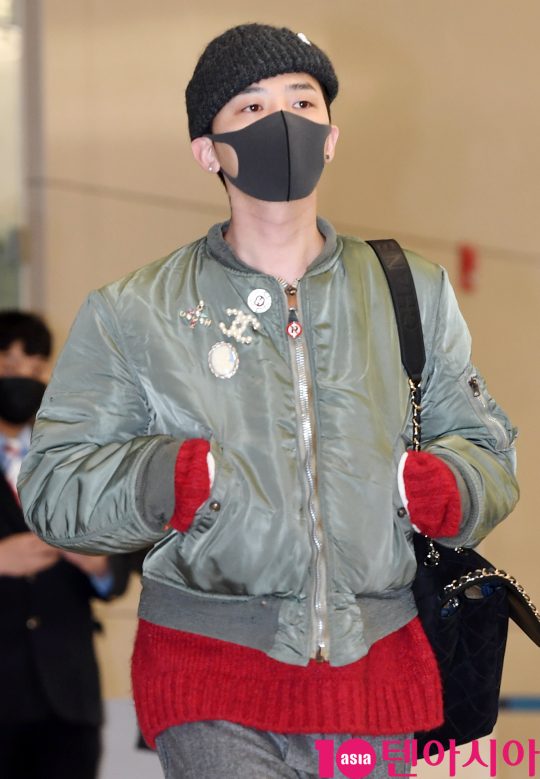 그룹 빅뱅 지드래곤이 24일 오후 프랑스 파리 컬랙션 참석을 마치고 인천국제공항을 통해 입국하고 있다.