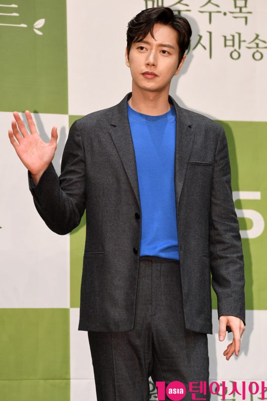 배우 박해진이 29일 오후 서울 신도림동 라마다 서울 신도림에서 열린 KBS 2TV 새 수목드라마 ‘포레스트’ 제작발표회에 참석하고 있다.