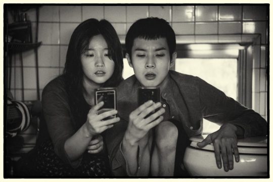 '기생충' 흑백판, 30일 美서 첫 선...2월 한국에서 공개