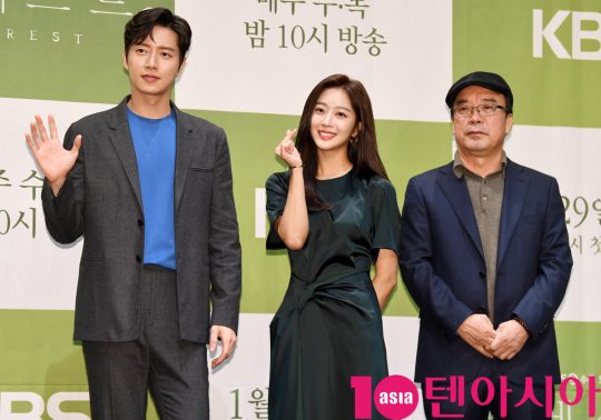 박해진,조보아,오정록 감독(왼쪽부터)이 29일 오후 서울 신도림동 라마다 서울 신도림에서 열린 KBS 2TV 새 수목드라마 ‘포레스트’ 제작발표회에 참석하고 있다.
