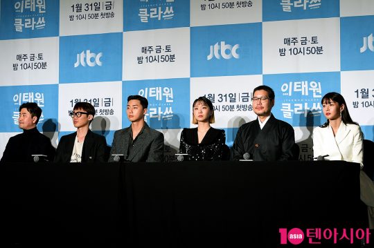 김성윤 PD(왼쪽부터), 조광진 작가, 배우 박서준, 김다미, 유재명, 권나라