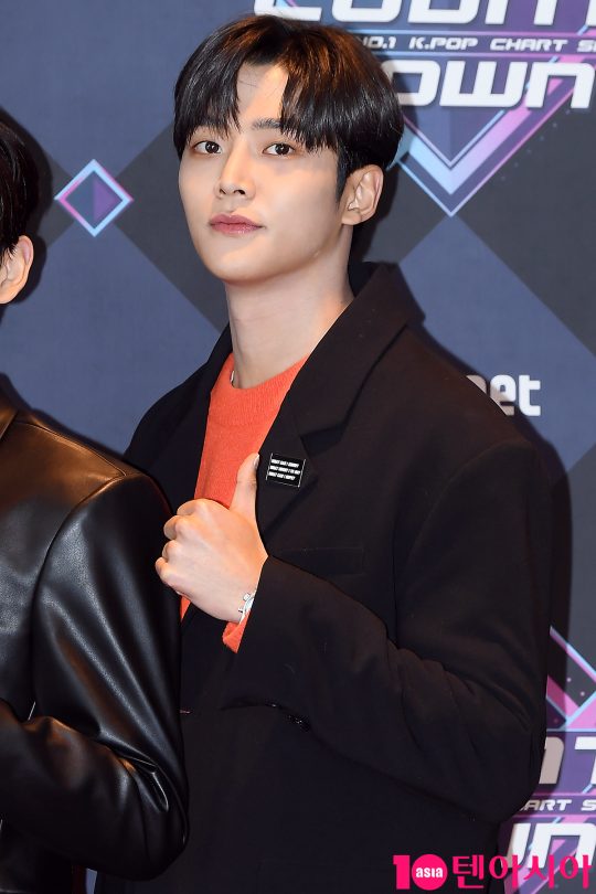 그룹 SF9 로운