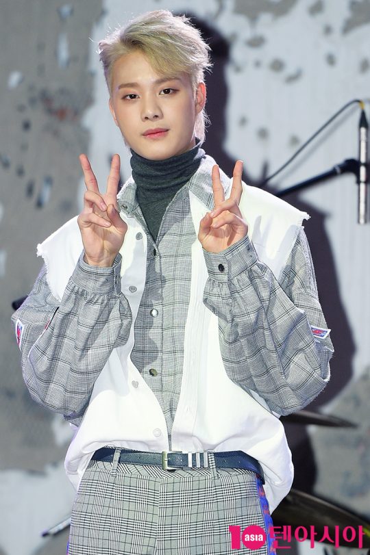 밴드 아이즈의 드러머 우수가 31일 오후 서울 한남동 현대카드 언더스테이지에서 세 번째 싱글앨범 ‘더아이즈(THE:IZ)’ 발매 기념 쇼케이스에 참석했다. / 서예진 기자 yejin@
