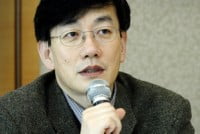 손석희 성신여대 교수, 13일 MBC 라디오 &lt;시선집중&gt; 진행 중 전화..