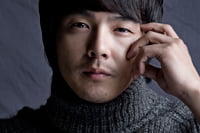 배우 겸 가수 박용하, 자살.