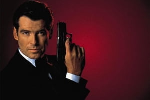 <007>은 누구의 손에 돌아갈 것인가