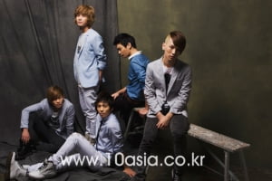 샤이니│“다섯 명이 한 숙소에 사는 거 자체가 시트콤” -3