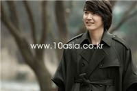 배우 윤상현, 일본 NHK 교육TV 한글 강좌 책의 표지 모델로 발탁.