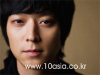 지난 달 18일 논산 육군훈련소에 입소해 4주간의 기초 군사훈련을 마치고 16일 퇴소한 강동원...