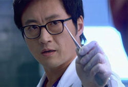 <싸인>, 군더더기 없고 힘 있는 첫 회