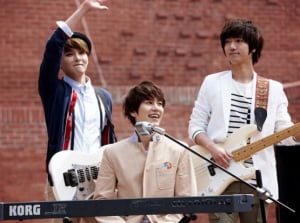 슈퍼주니어-K.R.Y., <슈퍼스타K 3> 주제곡 'FLY' 공개