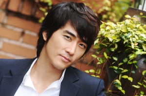 송승헌, 김수현 작가 차기작 캐스팅 논의중