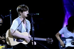 윤도현 측 “'나가수' MC 물러나겠다고 밝혔다”.... 김제동도 하차 논의 중