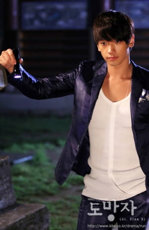 비, <도망자> 출연료 받는다.. 3억 9600만원 출연료 소송 승소