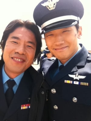 [타임라인] 비 “드디어 영화 <비상> 다 찍었습니다. 이렇게 또 한 작품을 끝내네요.&#34;