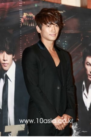 검찰, 가수 비 횡령 무혐의에 재수사 결정