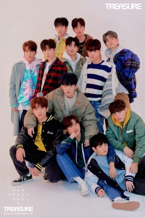 트레저, 12人 완전체 프로필 공개...&#39;캐주얼도 멋스럽게&#39;