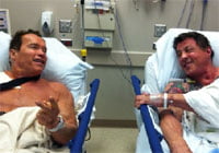 배우이자 전 주지사인 아놀드 슈왈제네거와 배우 실베스터 스탤론, 같은 병실에 입원해.