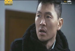 <히어로>, 능력은 슈퍼맨, 태생은 브루스 웨인
