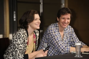 밀라 요보비치 “10년 동안 <레지던트 이블>을 찍으며 좀비 악몽을 꿨다”