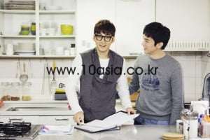 │두 남자의 순진한 식탁