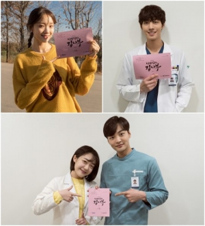 '김사부2' 이성경X안효섭 등 애정가득 새해 인사...“아프면 돌담병원으로!”