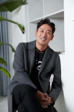 &#39;클로젯&#39; 하정우 &#34;내 발랄함이 보랏빛이라면 김남길은 푸른빛&#34;