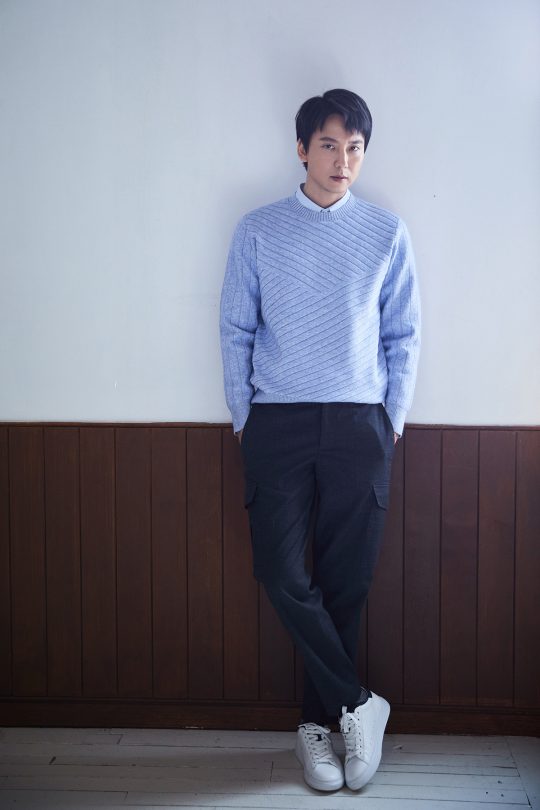 김남길은 이 영화의 특징을 “유럽풍의 세트에 동양적이고 한국적인 소품과 퇴마의식을 사용했다”고 설명했다. /사진제공=CJ엔터테인먼트