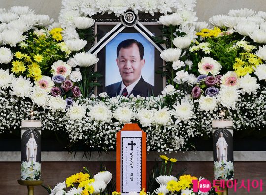 인천 연수성당 장례식장에 마련된 코미디언 임희춘 씨의 빈소