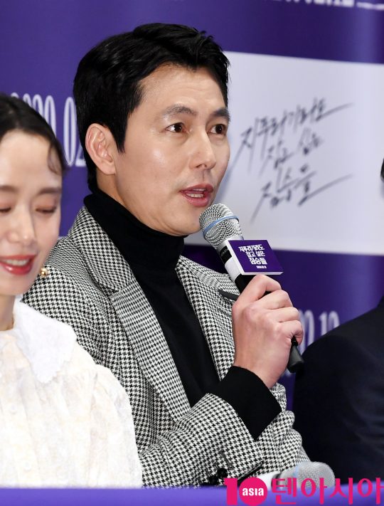 배우 정우성이 3일 오후 서울 삼성동 메가박스 코엑스에서 열린 영화 ‘지푸라기라도 잡고 싶은 짐승들’ 언론시사회에 참석했다. /조준원 기자 wizard333@