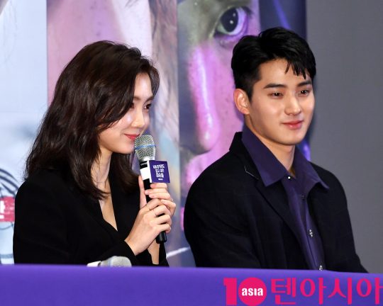 배우 신현빈(왼쪽)과 정가람이 3일 오후 서울 삼성동 메가박스 코엑스에서 열린 영화 ‘지푸라기라도 잡고 싶은 짐승들’ 언론시사회에 참석했다. /조준원 기자 wizard333@