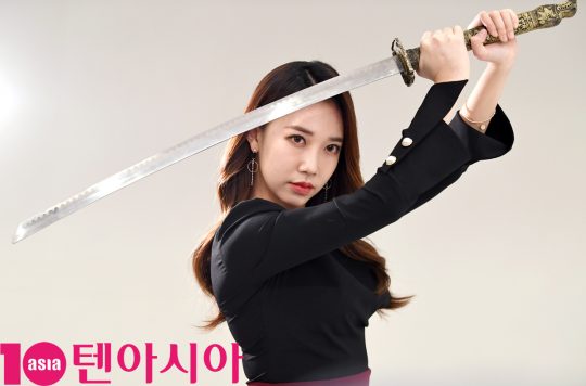 치어리더 박한솔이 지난 1일 서울 강남구 신사동 한 스튜디오에서 진행된 모바일 MMORPG ‘무적소년지’ 광고촬영에 참석하고 있다.