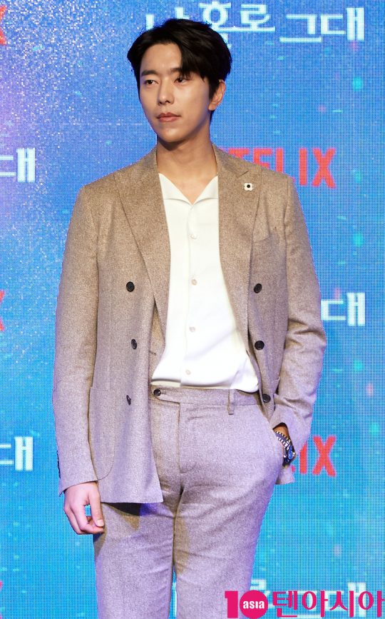 [TEN PHOTO]윤현민 &#39;샤프한 옆선&#39;
