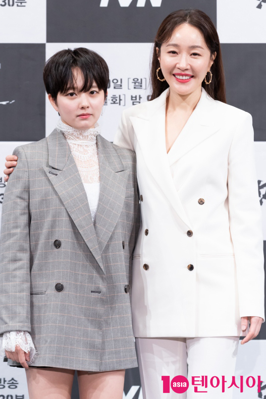 배우 정지소, 엄지원 /사진제공=tvN