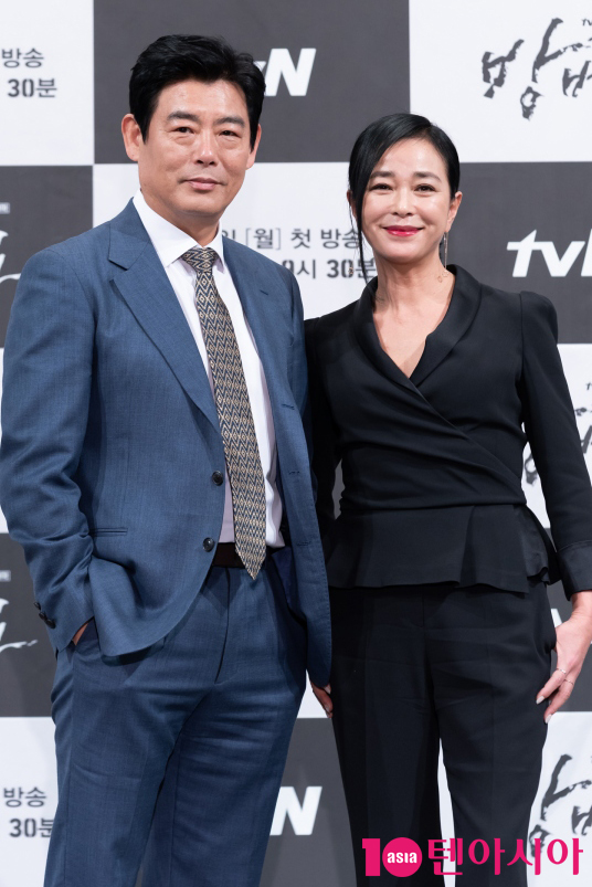 배우 성동일, 조민수 /사진제공=tvN