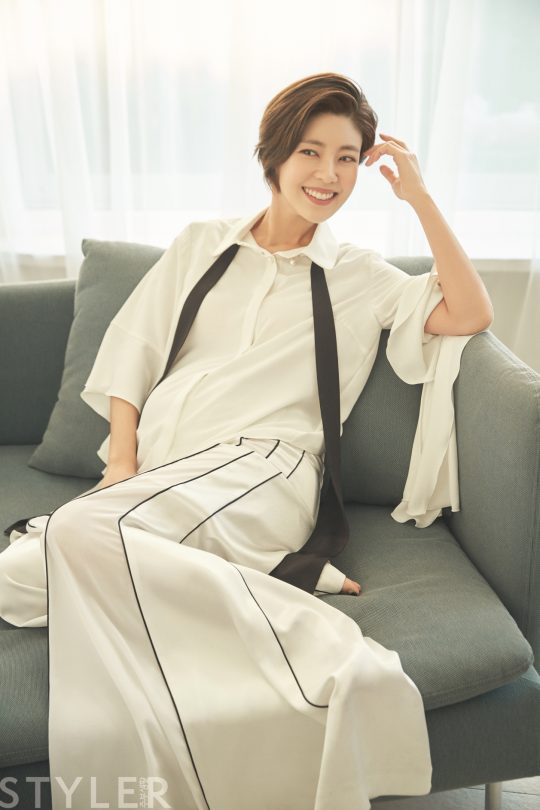 이윤지와 딸 라니의 화보. /사진제공=주부생활
