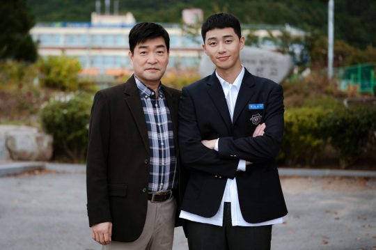 배우 손현주(왼쪽), 박서준. / 제공=JTBC ‘이태원 클라쓰’