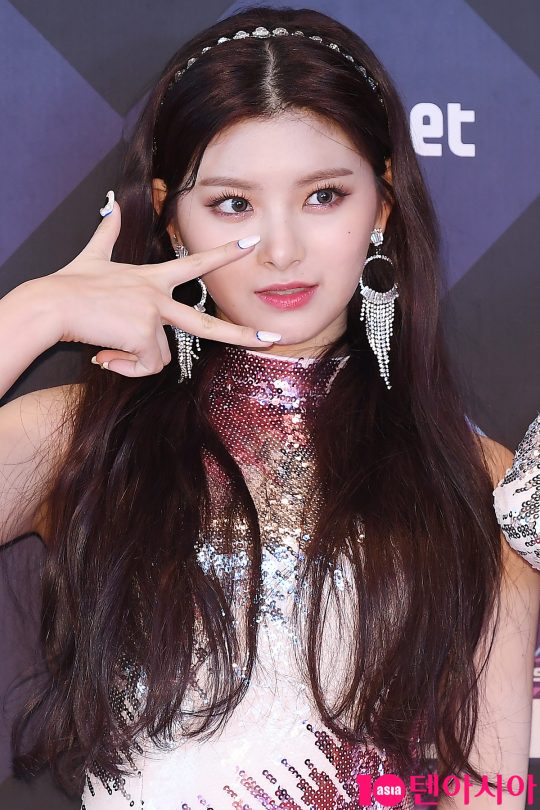 그룹 에버글로우 이런