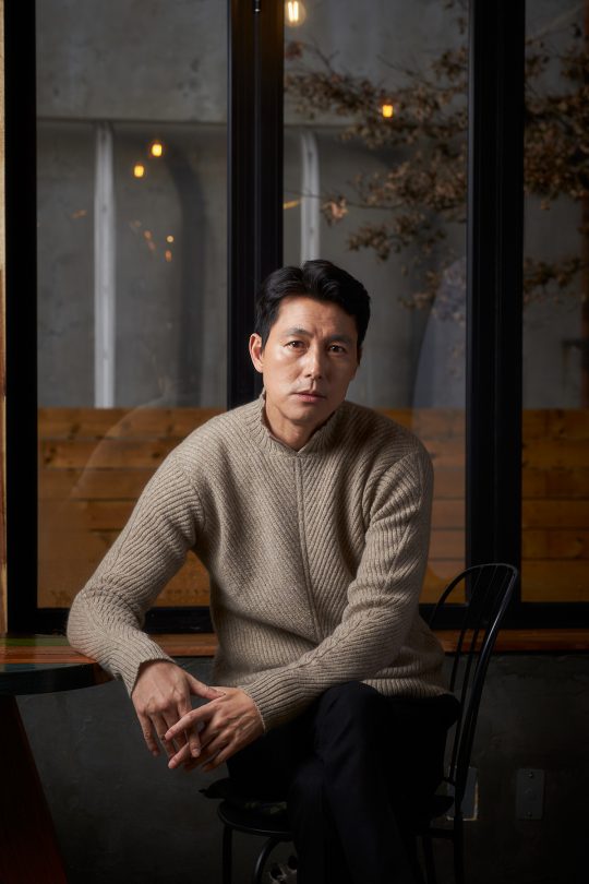 영화 ‘지푸라기라도 잡고 싶은 짐승들’에서 애인의 빚을 떠안게 된 태영 역으로 열연한 배우 정우성. /사진제공=메가박스중앙㈜플러스엠