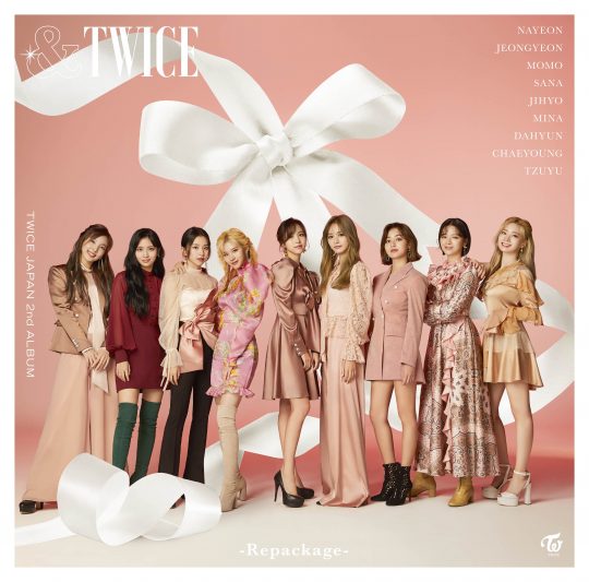 그룹 트와이스의 &TWICE 리패키지 커버 이미지 / 사진제공=JYP엔터테인먼트