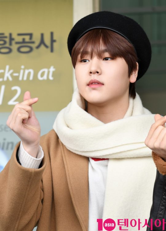 그룹 엑스원 출신 남도현이 7일 오전 삿포로 눈축제 참석차 인천국제공항을 통해 일본으로 출국하고 있다.