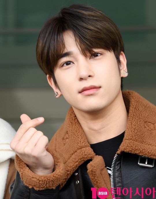 그룹 엑스원 출신 이한결이 7일 오전 삿포로 눈축제 참석차 인천국제공항을 통해 일본으로 출국하고 있다.