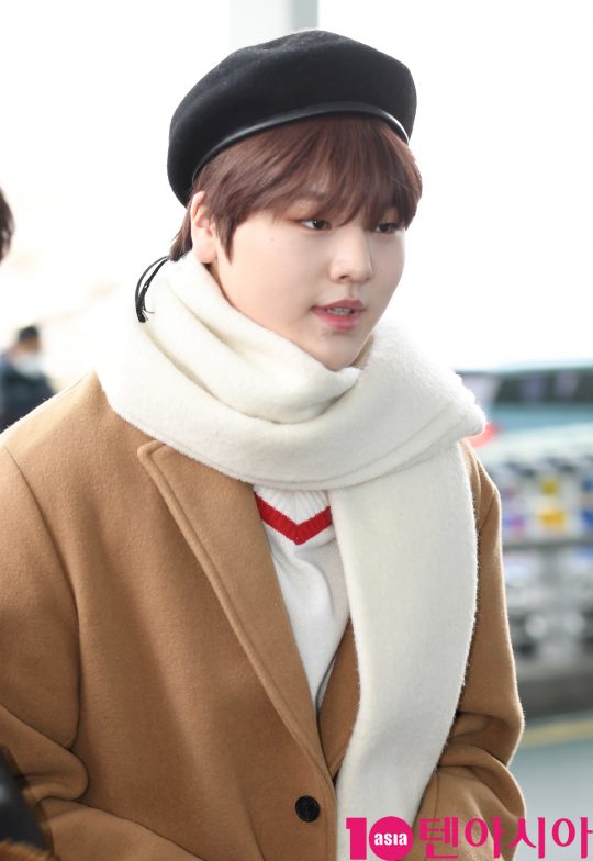 그룹 엑스원 출신 남도현이 7일 오전 삿포로 눈축제 참석차 인천국제공항을 통해 일본으로 출국하고 있다.